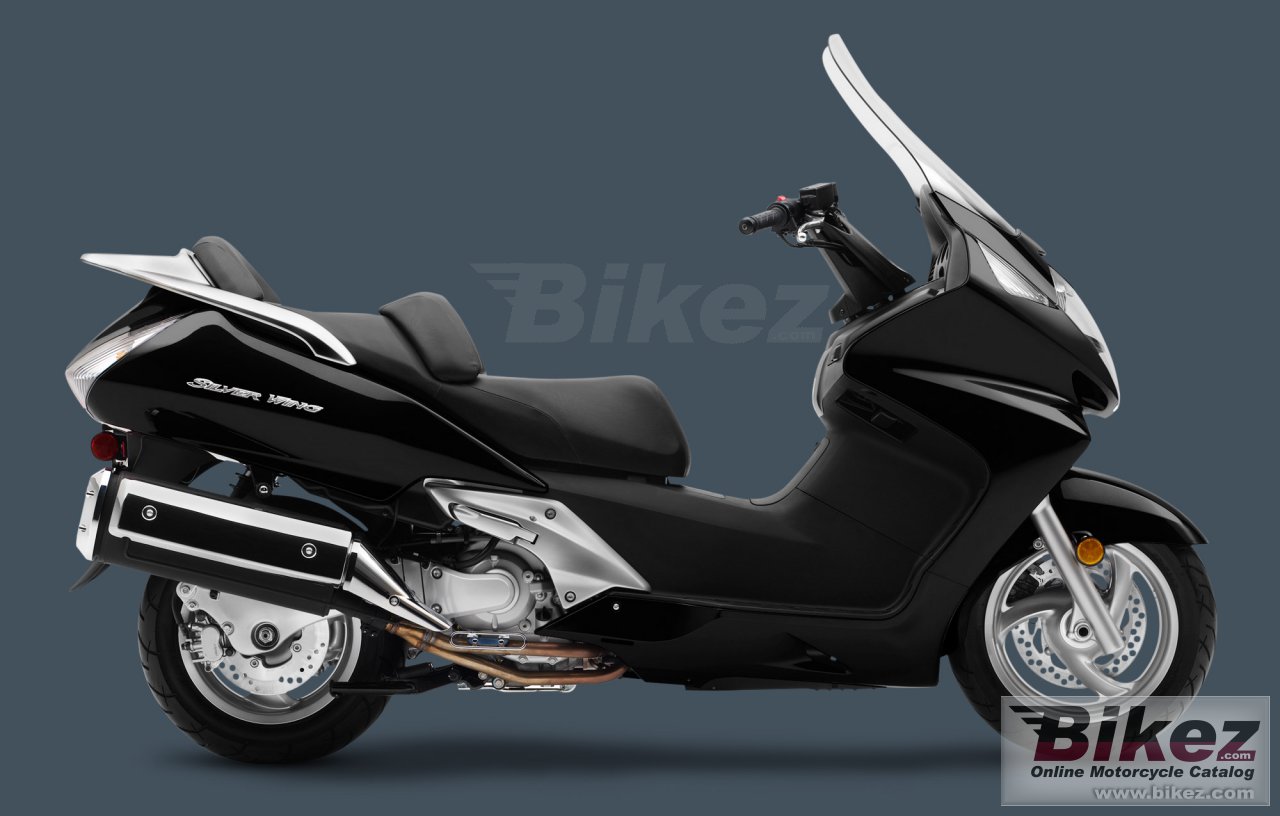 Big Honda silver wing picture and wallpaper from Bikez.com